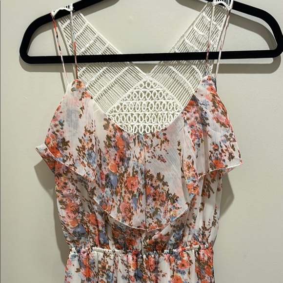 Floral Maxi Dress with elegant Crochet Detail - Picture 4 of 6